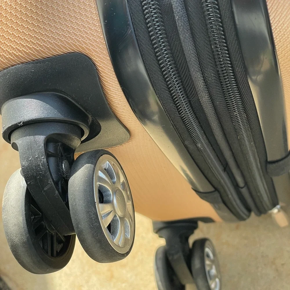 Rockland Melbourne Hardside Expandable Spinner Wheel Luggage Carry On 20”